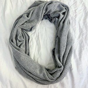 American Apparel Blue and White Circle Scarf
